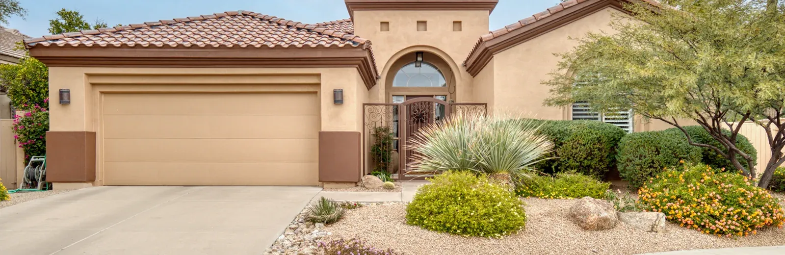 Arizona home with no weeds